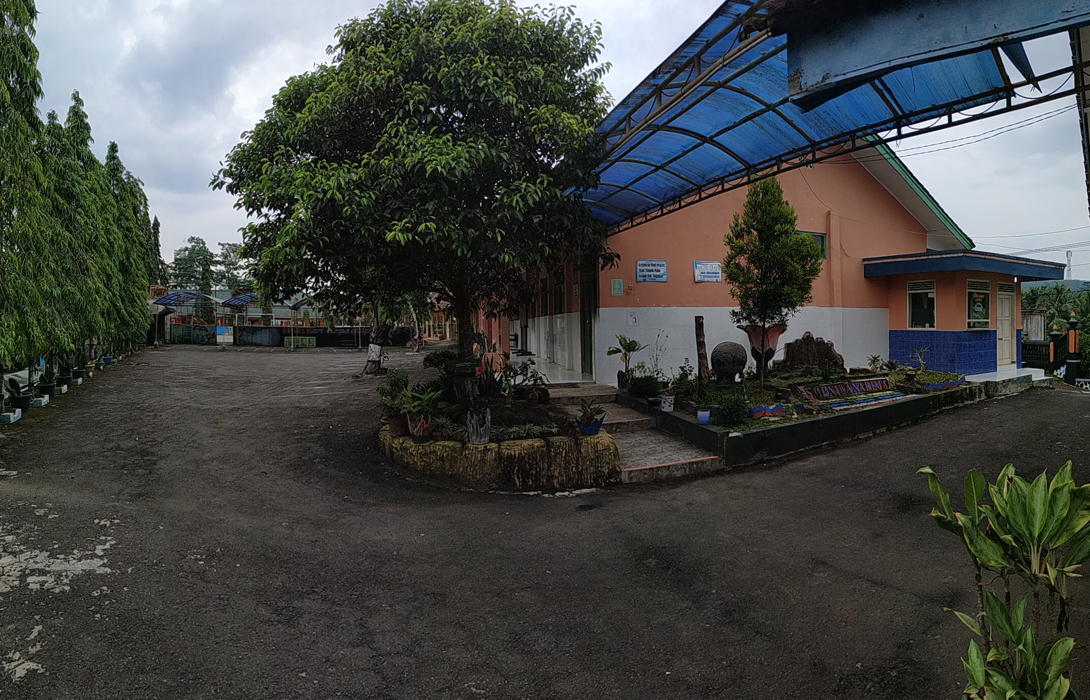 Halaman Sekolah
